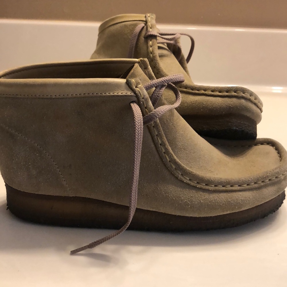 Tan Suede Clark’s Wallabees Size 9
